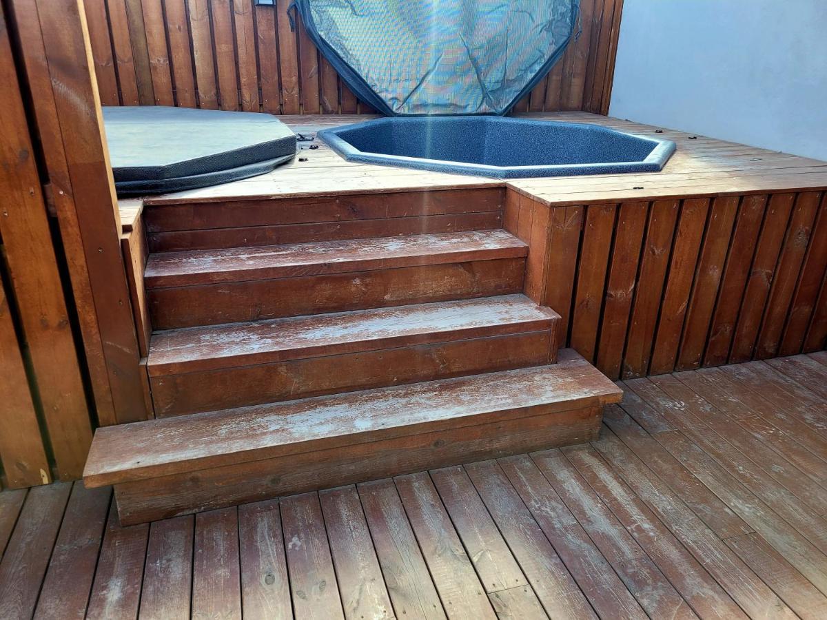 Ak Rentals, With Hot Tubs Akureyri Bagian luar foto
